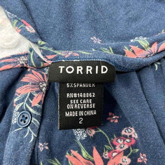 TORRID Top Blue with Pink Flowers Size 2 Button Front Rayon Spandex Blend GHQ9. - Picture 3 of 4